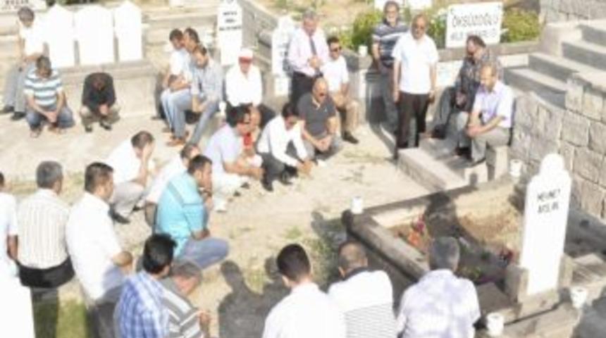 Merhum Mehmet Aslan Mezarı Başında Anldı