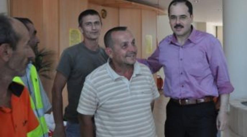 Başkan Ayaz&rsquo;dan &Ccedil;alışanlara Bayram Hediyesi