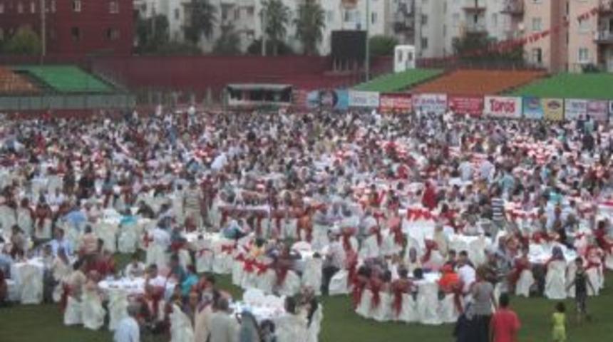 Toroslar&rsquo;da Semazen G&ouml;sterisi Eşliğinde İftar Yemeği