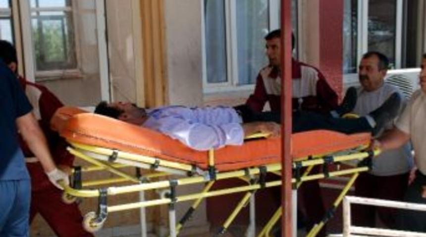 Besni&rsquo;de Trafik Kazası: 3 Yaralı