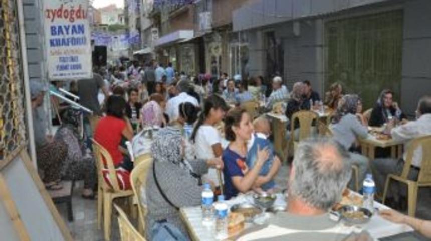 Soma&rsquo;da Esnaftan Vatandaşa İftar