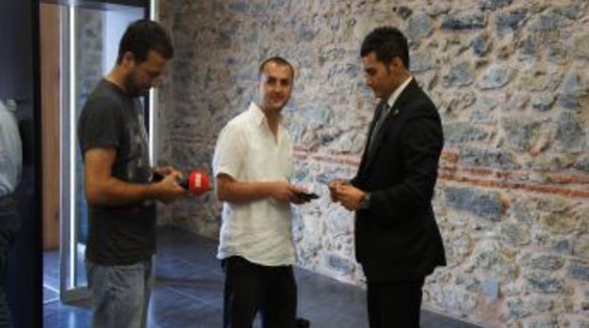 Erdoğan'ın Dolmabah&ccedil;e &Ccedil;alışma Ofisi'nde G&uuml;venlik &Uuml;st D&uuml;zeye &Ccedil;ıkarıldı