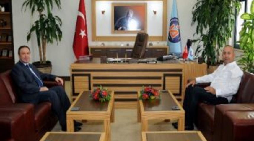 &Ccedil;avuşoğlu&rsquo;ndan A&uuml; Rekt&ouml;r&uuml; Kurtcephe&rsquo;ye Ziyaret