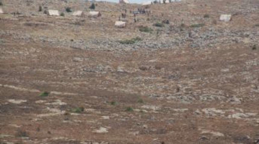 Suriyeliler T&uuml;rk Sınırına 100 Metrelik Mesafede &Ccedil;adır Kurdular