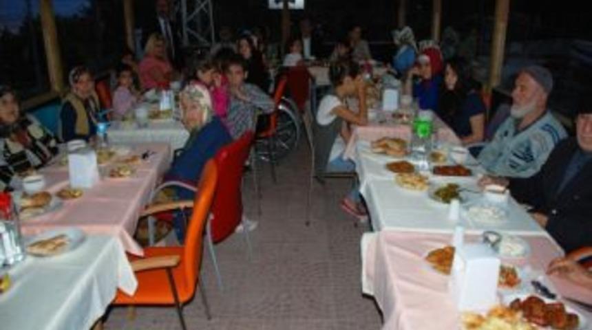 Bolu Valisi Huzurevi&rsquo;nde Yaşlılarla Oru&ccedil; A&ccedil;tı