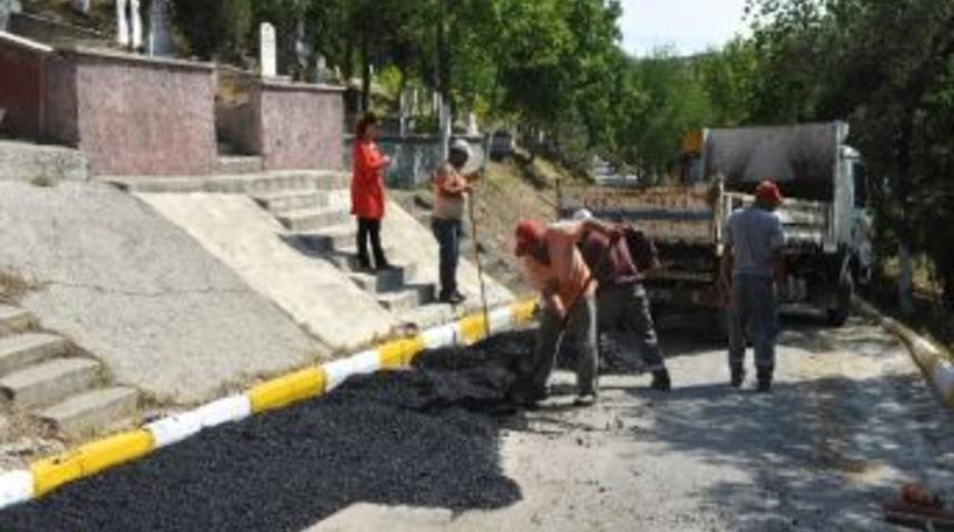 Boz&uuml;y&uuml;k Belediyesi'nden Mezarlıklara Bayram Bakımı
