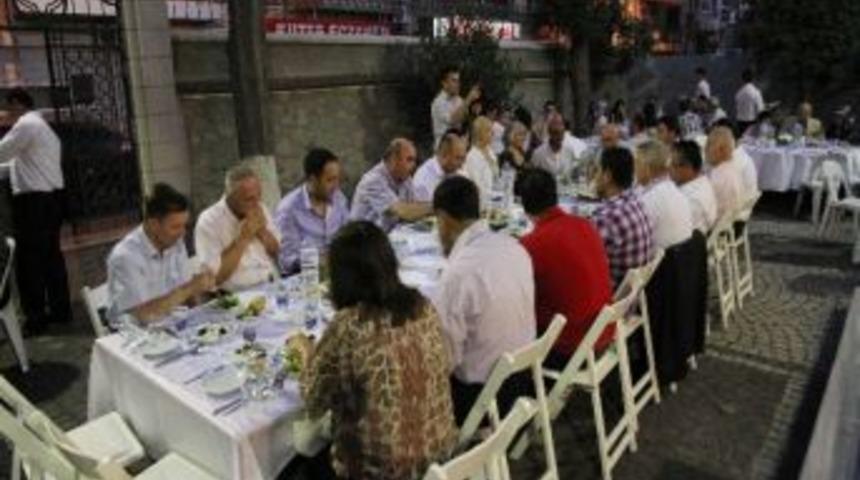 St. Helen Kilisesi'nde Hoşg&ouml;r&uuml; İftarı