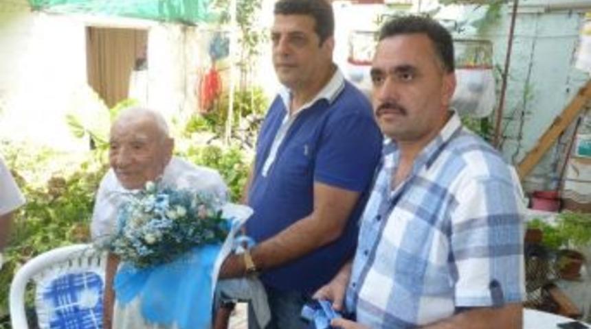 Adana Demirspor'dan 96 Yaşındaki Taraftara Kombine Bilet