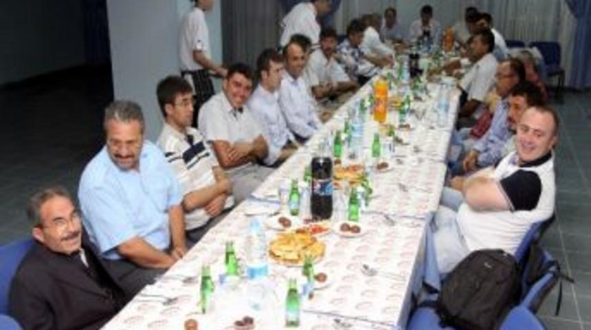 Ak Parti İscehisar Teşkilatı İftar Yemeğinde Bir Araya Geldi