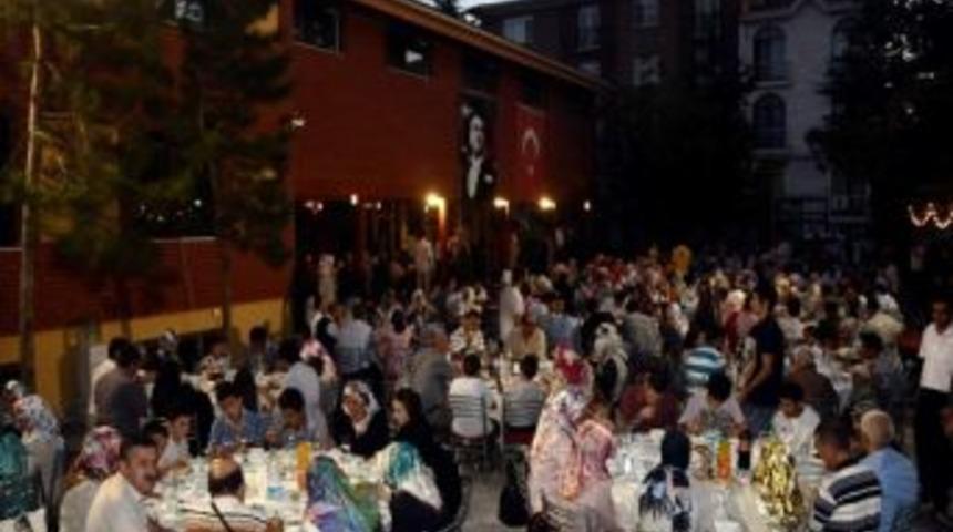 Tepebaşı Belediyesi Camii İmamlarına İftar Verdi