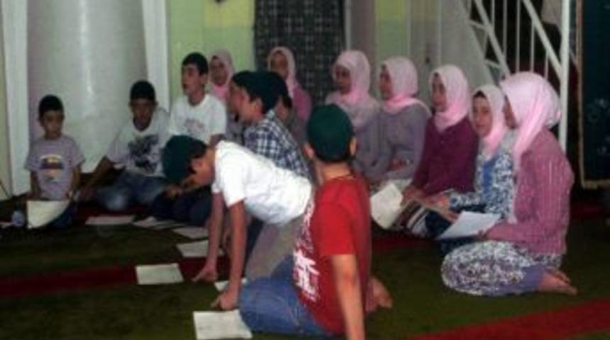 Yaz Kurslarını Başarıyla Tamamlayan &Ouml;ğrenciler &Ouml;d&uuml;llendirildi