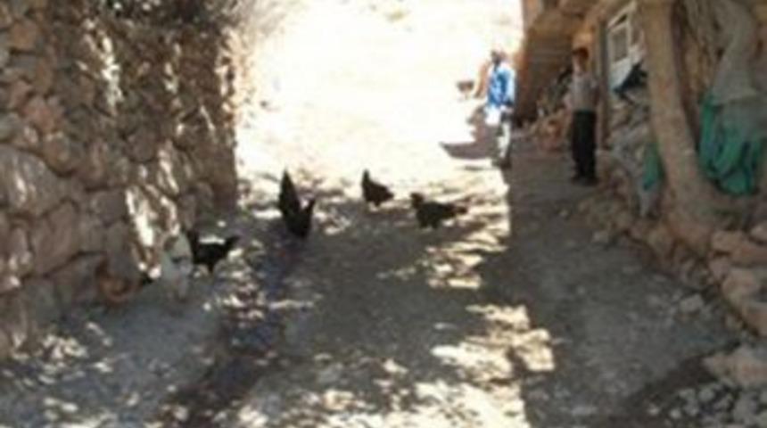 Aksu K&ouml;y&uuml; K&ouml;y İ&ccedil;i Parke Taşlarıyla D&ouml;şendi