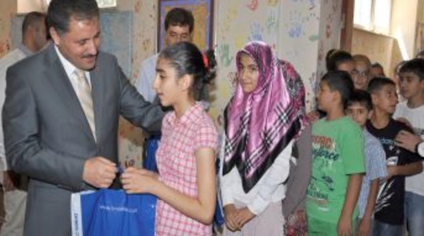 Dar Gelirli &Ouml;ğrencilerin Bayramlıkları Devletten