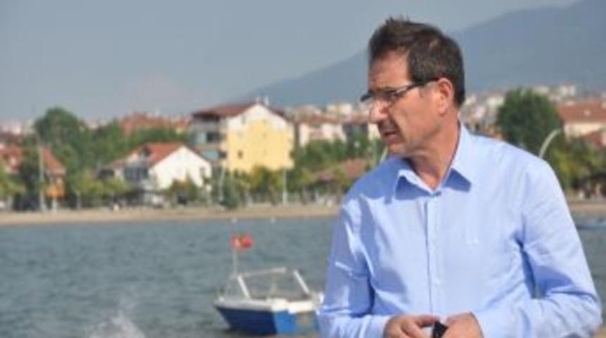 17 Ağustos Depreminde 2 Kızını Kaybeden Milletvekili Şeker: