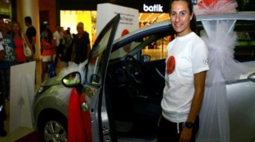 Olimpiyat Şampiyonu Aslı'ya Otomobil Hediye Edildi