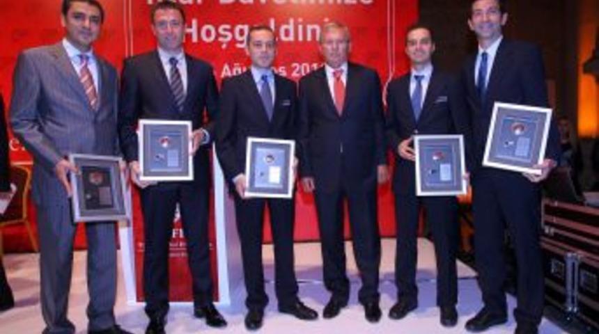 EURO 2012'deki Gururlarımız TFF Gecesinde &Ouml;d&uuml;llendirildi