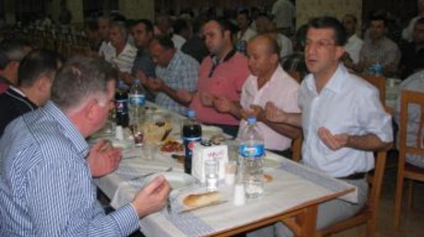 Sanayi Sitesi Y&ouml;netiminden Esnafa İftar Yemeği