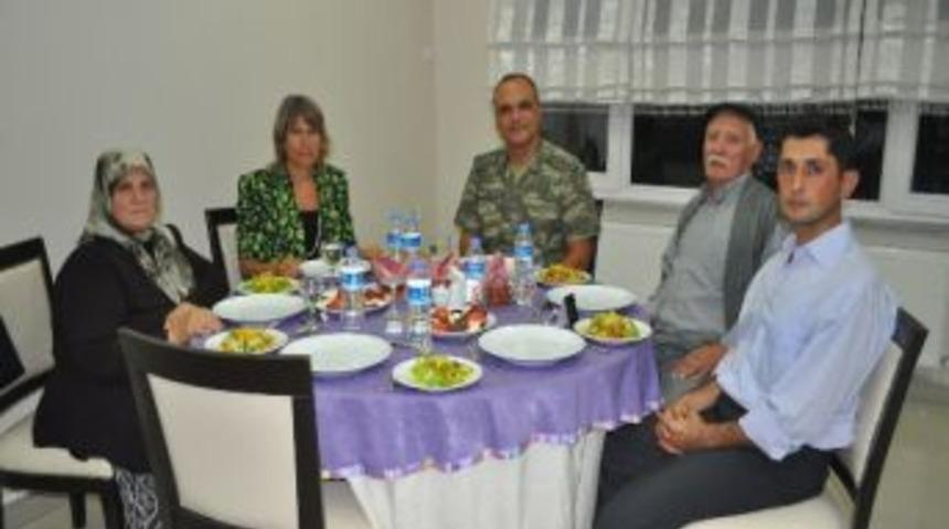 Şehit Ve Gazi Ailelerine İftar Yemeği