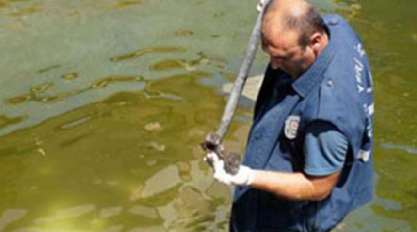 Madde bağımlısı, arkadaşını baltayla &ouml;ld&uuml;rd&uuml;