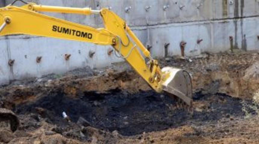 Şehir Merkezindeki Inşaatın Temelinden K&ouml;m&uuml;r Madeni &Ccedil;ıktı