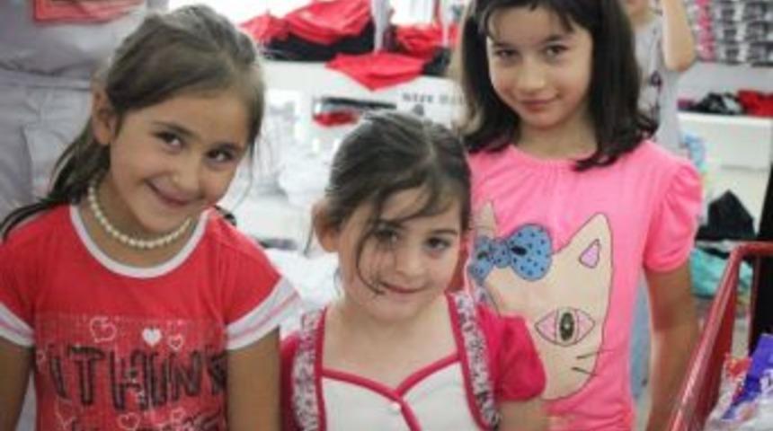 İhh İniyad&rsquo;dan İneg&ouml;ll&uuml; Yetimlere Yardım