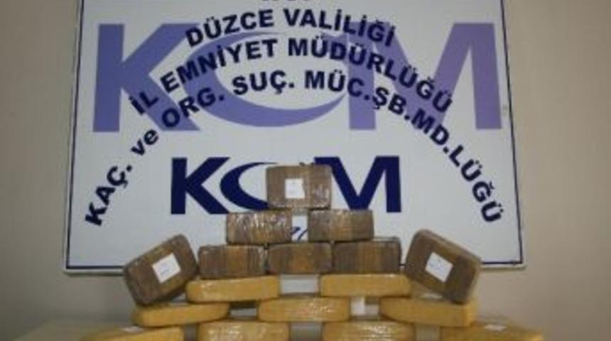 D&uuml;zce Polisinden Zehir Tacirlerine Darbe