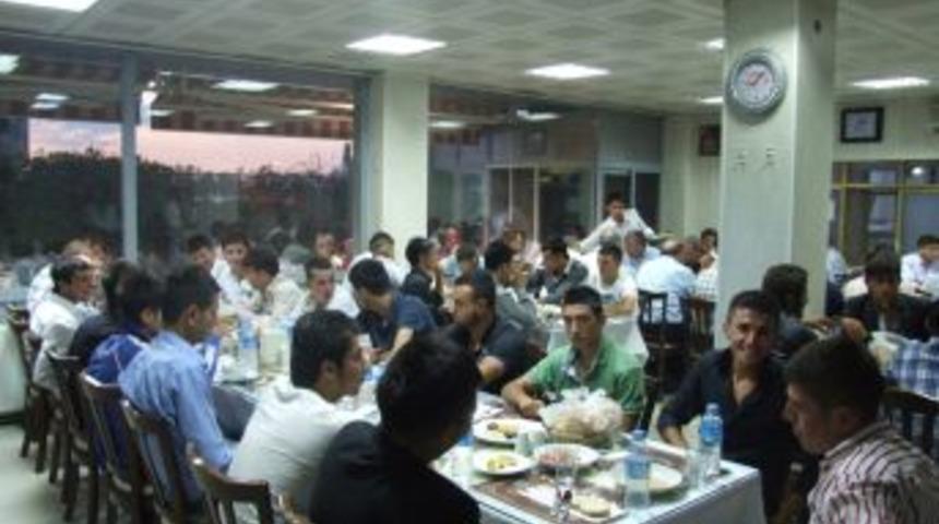 Akyurt Belediyesi Asker Adaylarına Iftar Yemeği Verdi