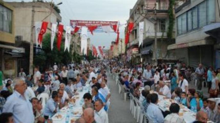 Kadirli Belediyesi 6 Bin Kişiyi İftarda Buluşturdu