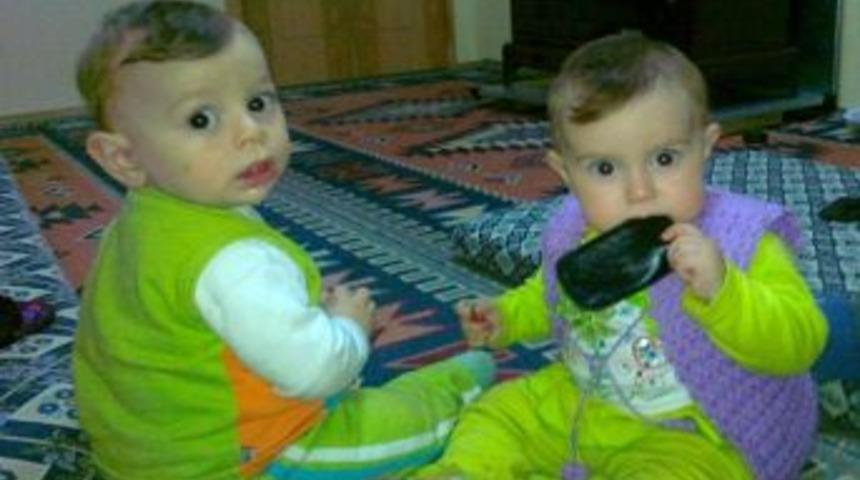 T&uuml;p Bebek İkizlerini Havuz Ayırdı