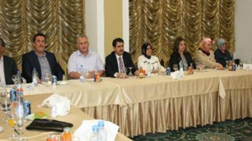 Vali Şahin&rsquo;e Veda Yemeği