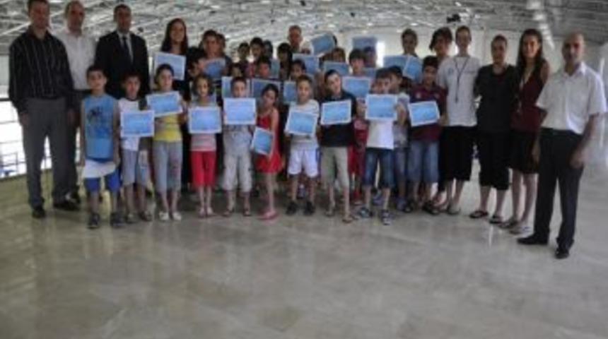 D&uuml;zce Sevgi Evlerinden 34 &Ouml;ğrenci Y&uuml;zme &Ouml;ğrendi