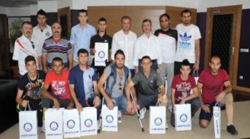 Ampute Milli Takımı'ndan Başkan Tahmazoğlu&rsquo;na Teşekk&uuml;r Ziyareti