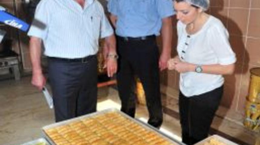 Bayram &Ouml;ncesi Tatlı Imalathanelerine Denetim