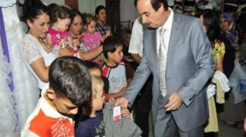 Başkan Keskin İhtiya&ccedil; Sahibi 2 Bin Vatandaşa Bayramlık Dağıttı