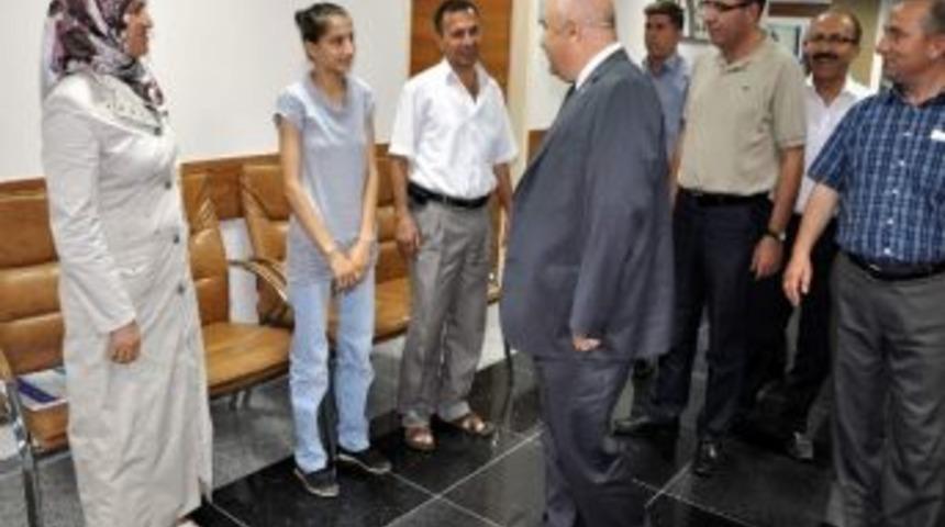 Rekt&ouml;r G&ouml;n&uuml;ll&uuml;, Faaliyete Ge&ccedil;en Tıp Fak&uuml;ltesi Hastanesi'nde İnceleme Yaptı