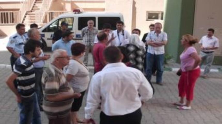 Doğanbey Toki'de Prosed&uuml;rden Bıkan Vatandaşlar, Herşeyi Kabul Edip Evlerine Taşınıyor