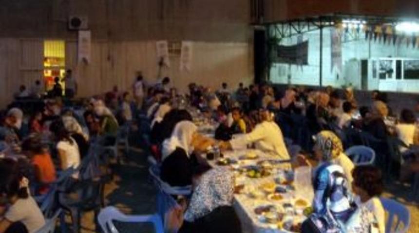 Yader Yetimlere İftar Yemeği Verdi