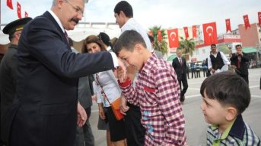 Cerrah: Bayramlar, Hoşg&ouml;r&uuml; Duygularının Yoğunlaştığı G&uuml;nlerdir