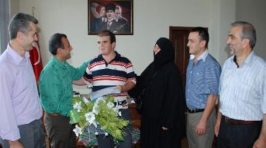 Engelli İrfan&rsquo;ın Bayram &Ouml;ncesi Tapu Sevinci