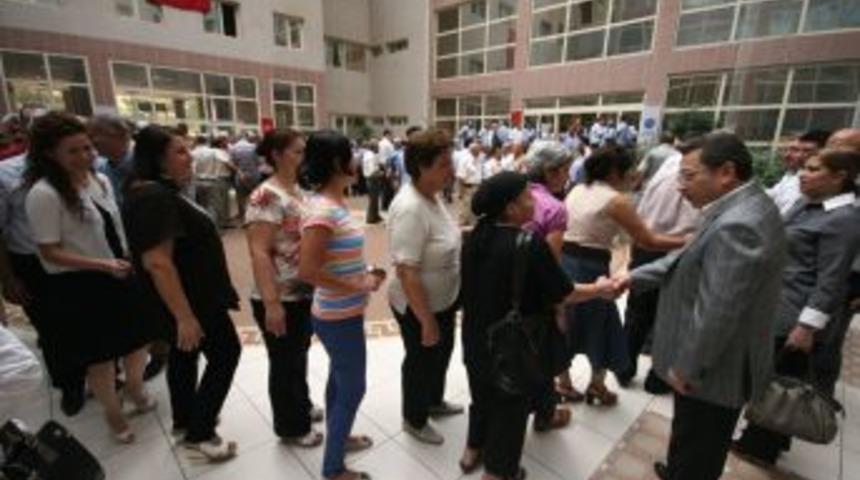 &Ouml;zt&uuml;rk personelle bayramlaştı