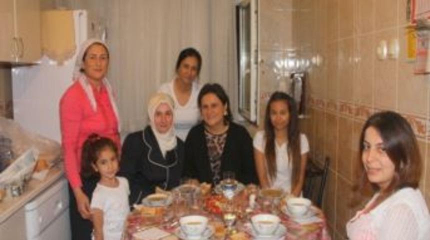 Bayan Kızılcık Ve Bayan Gümrükçüoğlu Kanca Ailesi’ne Misafir Oldu