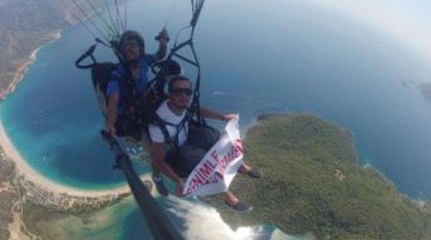 1400 Metrede Afişli Evlilik Teklifi