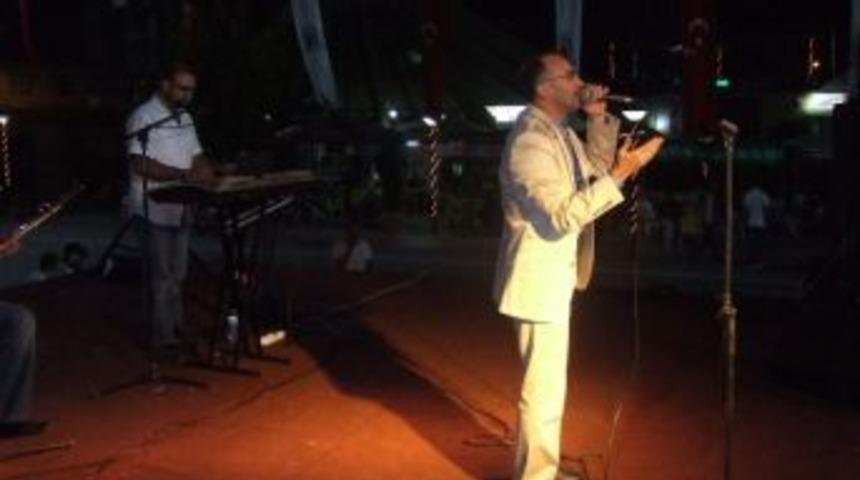 &Ccedil;an'daki Ramazan Etkinlikleri &Ouml;mer Karaoğlu'nun Dinletisi İle Sona Erdi