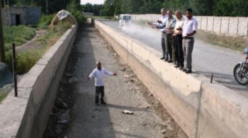 Iğdır&rsquo;ın Aralık İl&ccedil;esindeki Kuraklık &Ccedil;ift&ccedil;ileri Vurdu