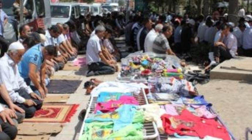 Bayram &Ouml;ncesi Camiler Doldu Taştı