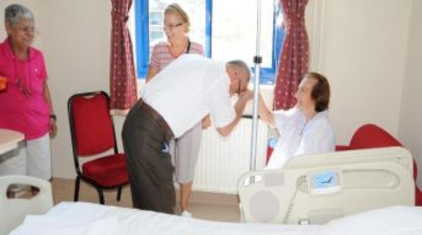 Başkan &Uuml;nl&uuml;'den Hastalara Ziyaret