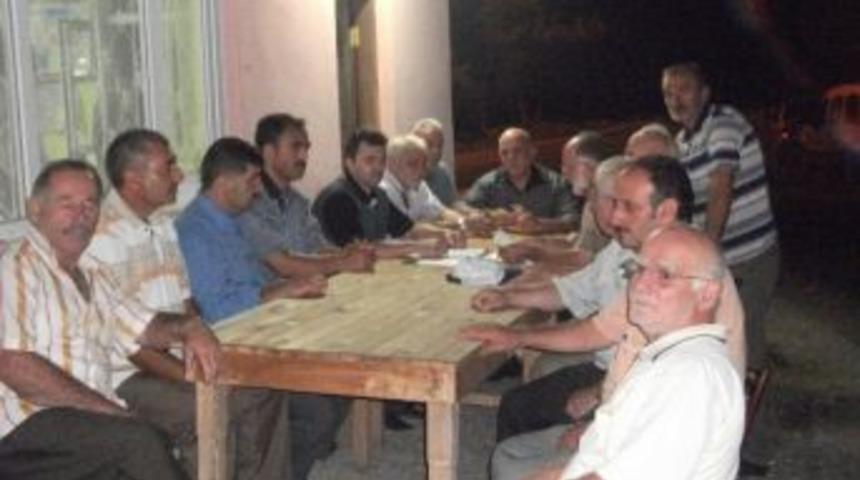 Ak Partililer Köy Ziyaretinde