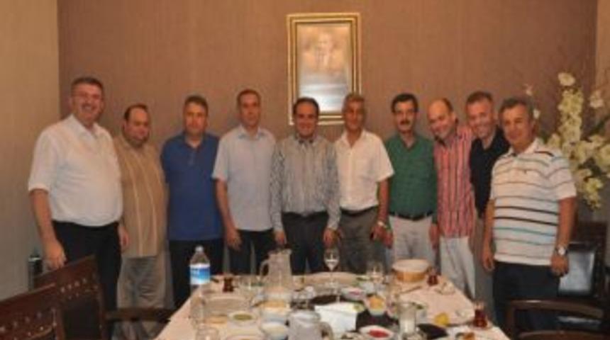 Ak Parti'li Baybatur Eski İl Başkanları İle İftarda Buluştu