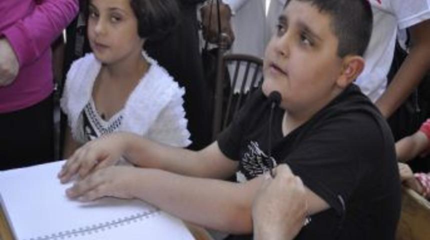 Kabartma Harflerle Kuran Kursu Kursiyerleri Sertifikalarını Aldı