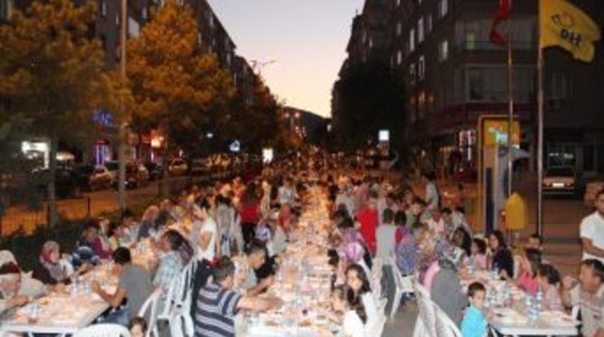 &Ccedil;ankırı Belediyesi Mahalle İftarlarında 40 Bin Kişiyi Buluşturdu